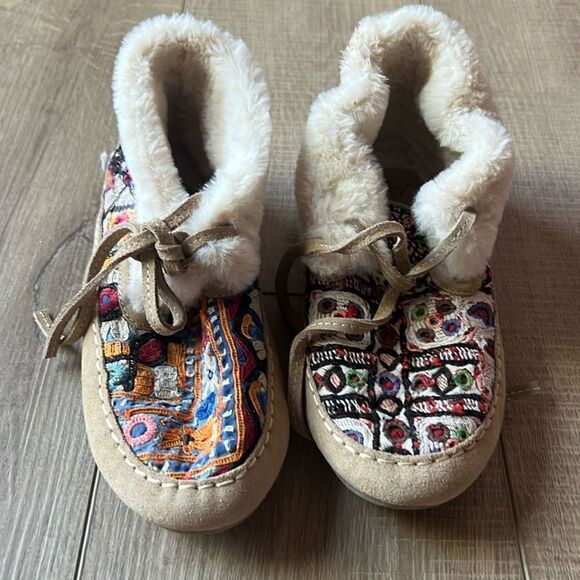Anthropologie Upcycled Patchwork Slipper Booties Textile and Fur Moccasins US 6 - Picture 1 of 7